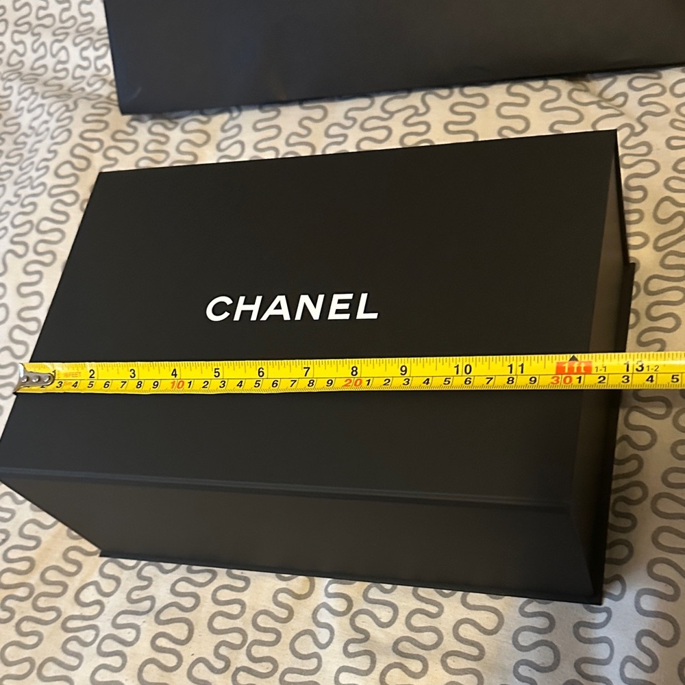 Chanel Black and White Gift Set - Picture 3 of 6